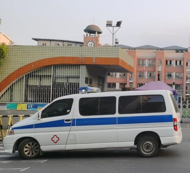 平湖救护车出租护送骨折病人一公里多少钱